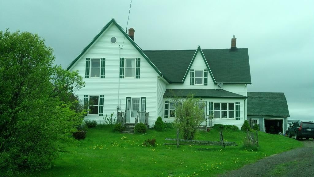 Lovely Green Gable Home Miscouche Kültér fotó